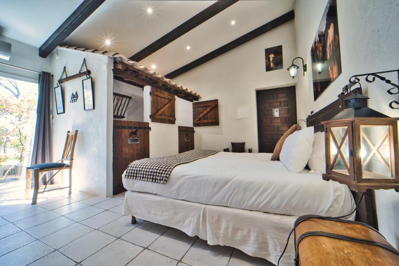 Mas De Calabrun Hotel แซ็งต์-มารี-เดอ-ลา-แมร์ ภายนอก รูปภาพ